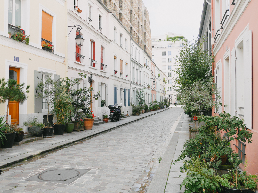 promenade dans Paris rue Crémieux lili in Wonderland