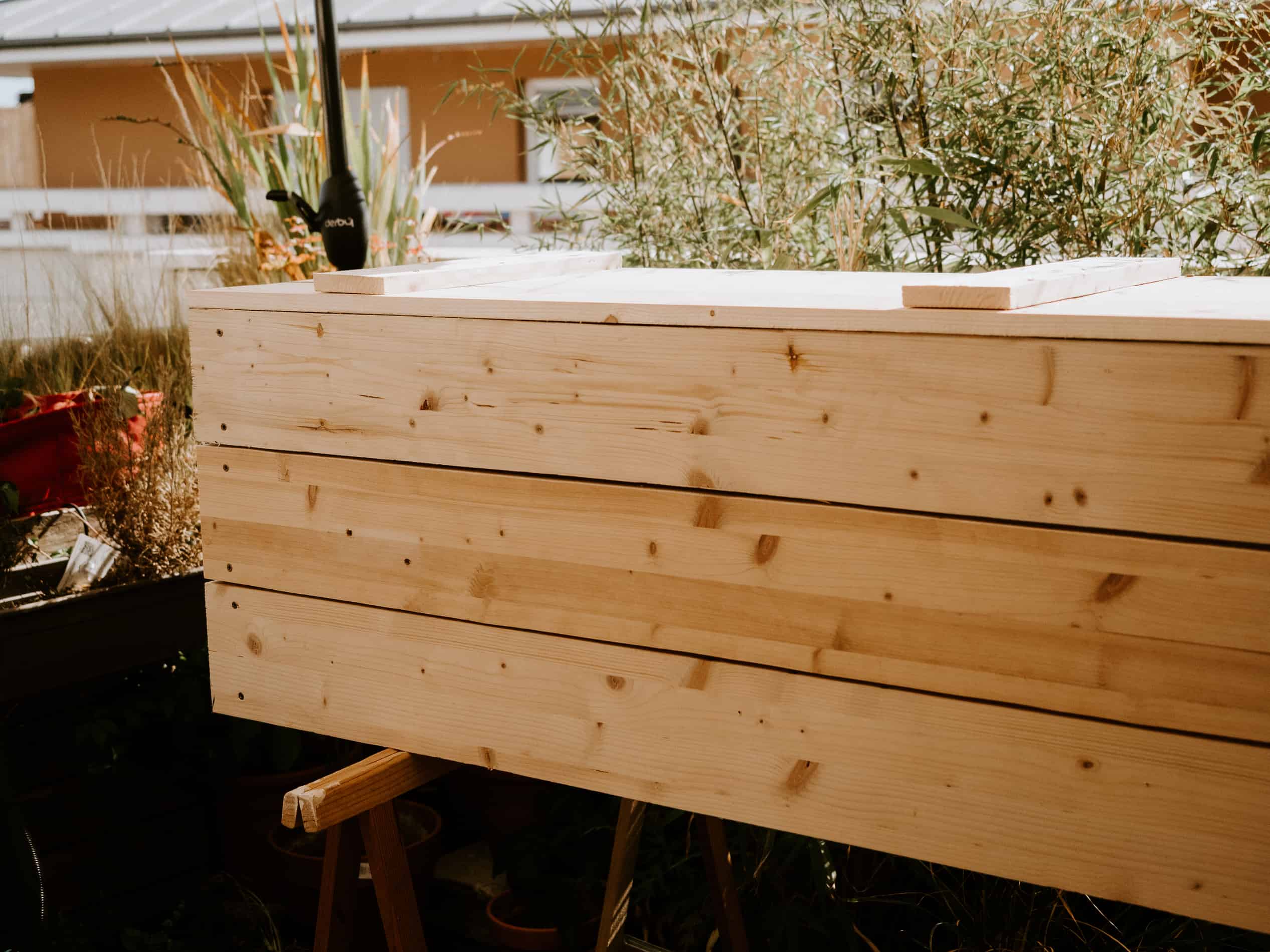 Fabriquer un banc coffre – DIY  Banc coffre, Fabriquer un banc, Banc de  jardin avec rangement