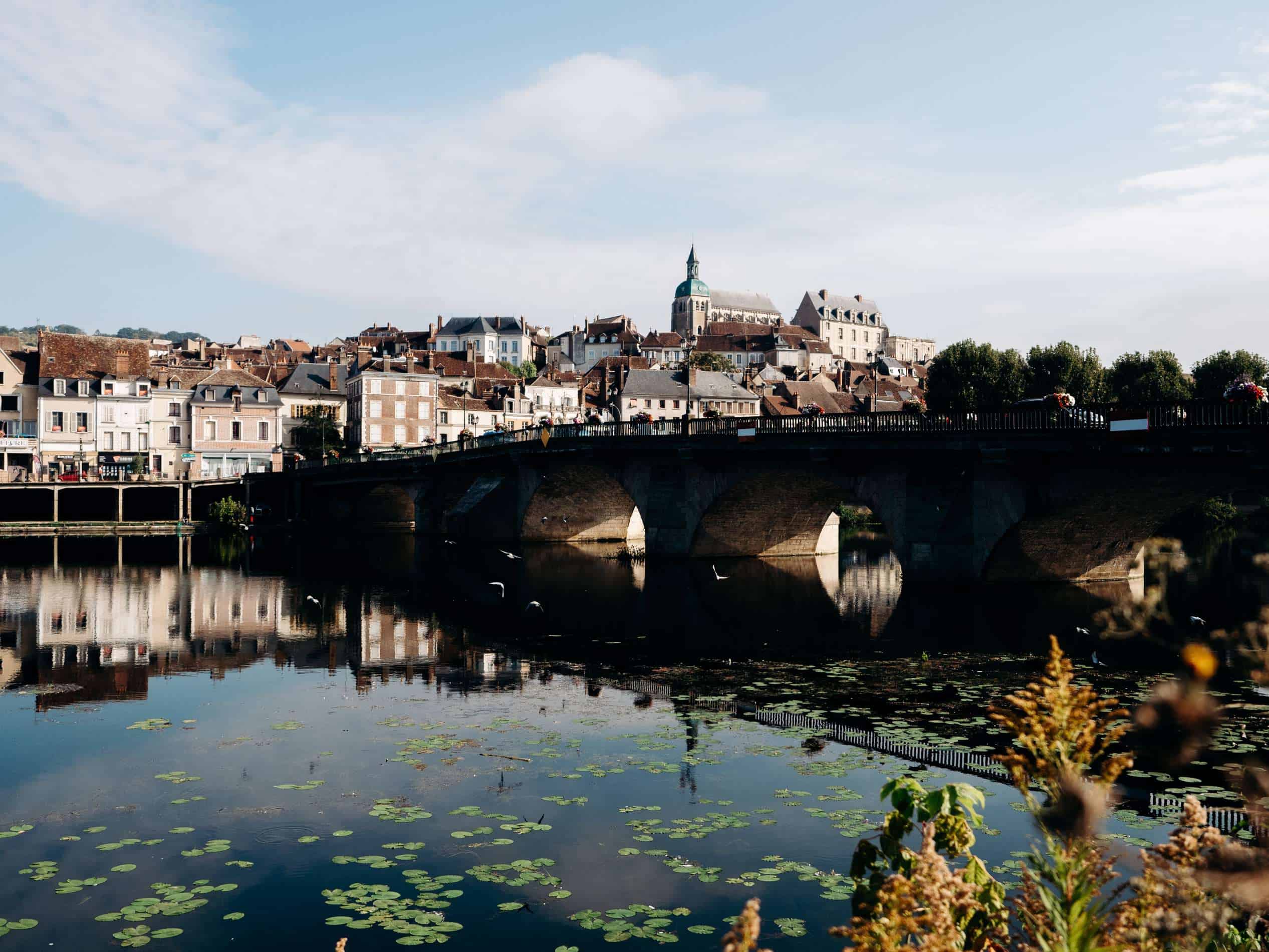 visiter Joigny Yonne pont Bourgogne jolie ville 